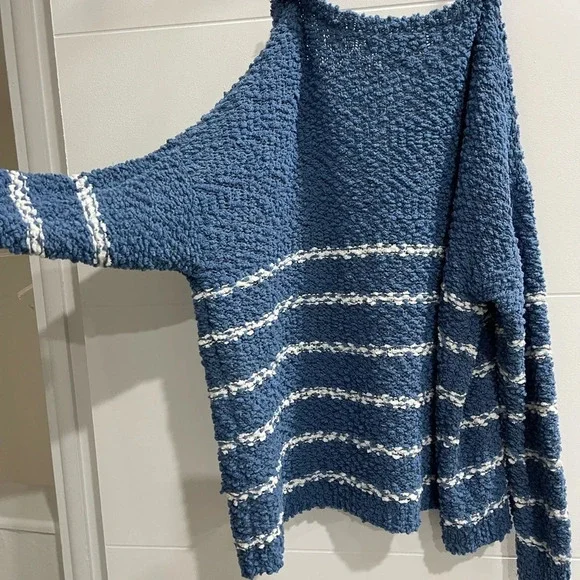 Size Small very soft fabric worn once only - Picture 4 of 5